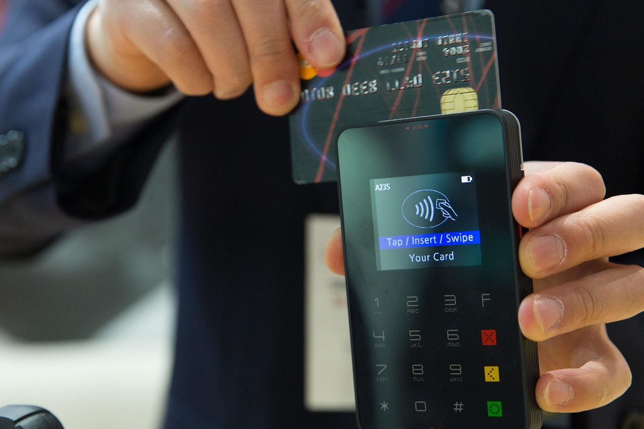 クレカとデビットカードを併用した貯金方法は？