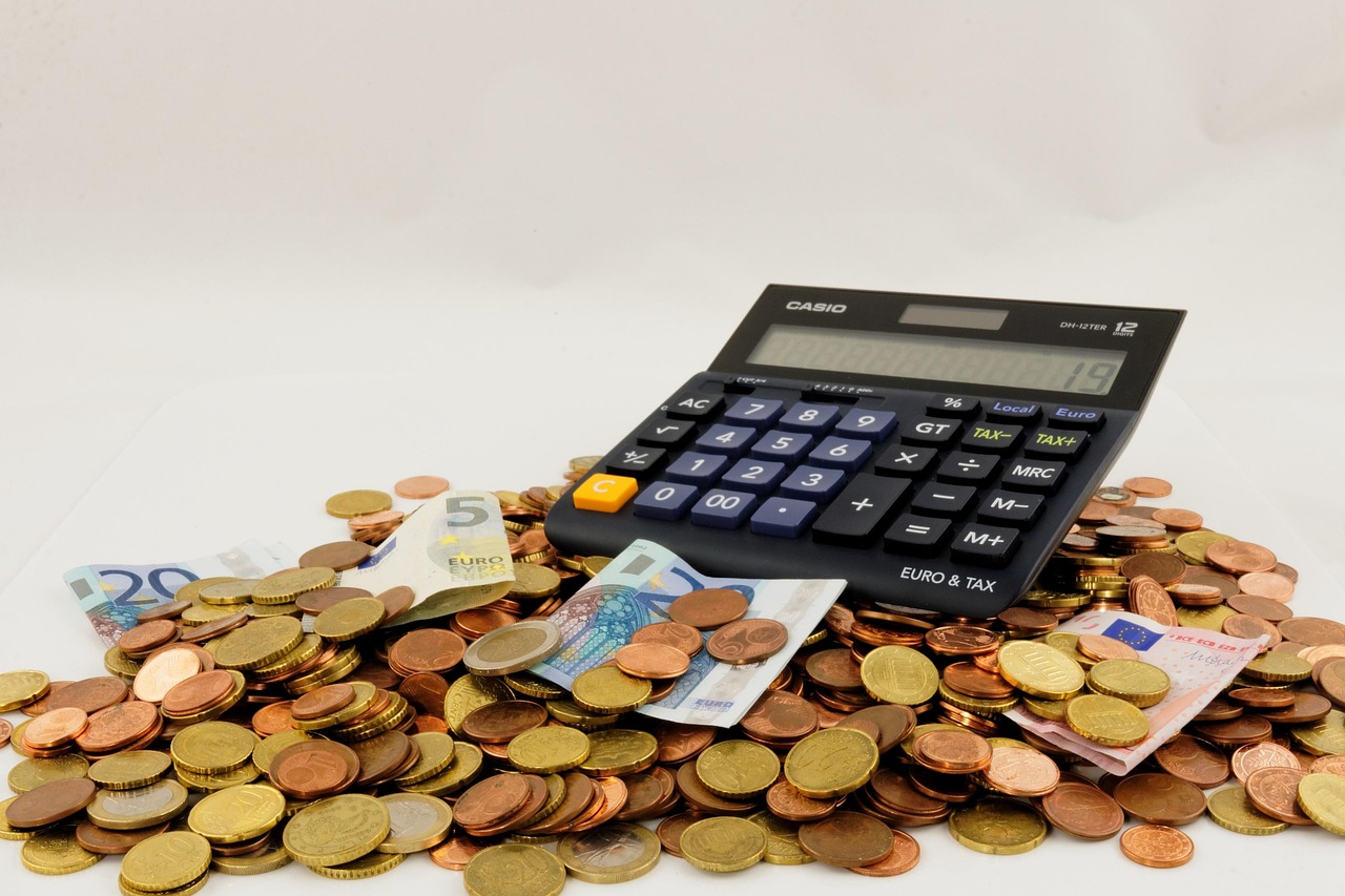 クレカ貯金の利息と税金の扱いについて知っておくべきことは？