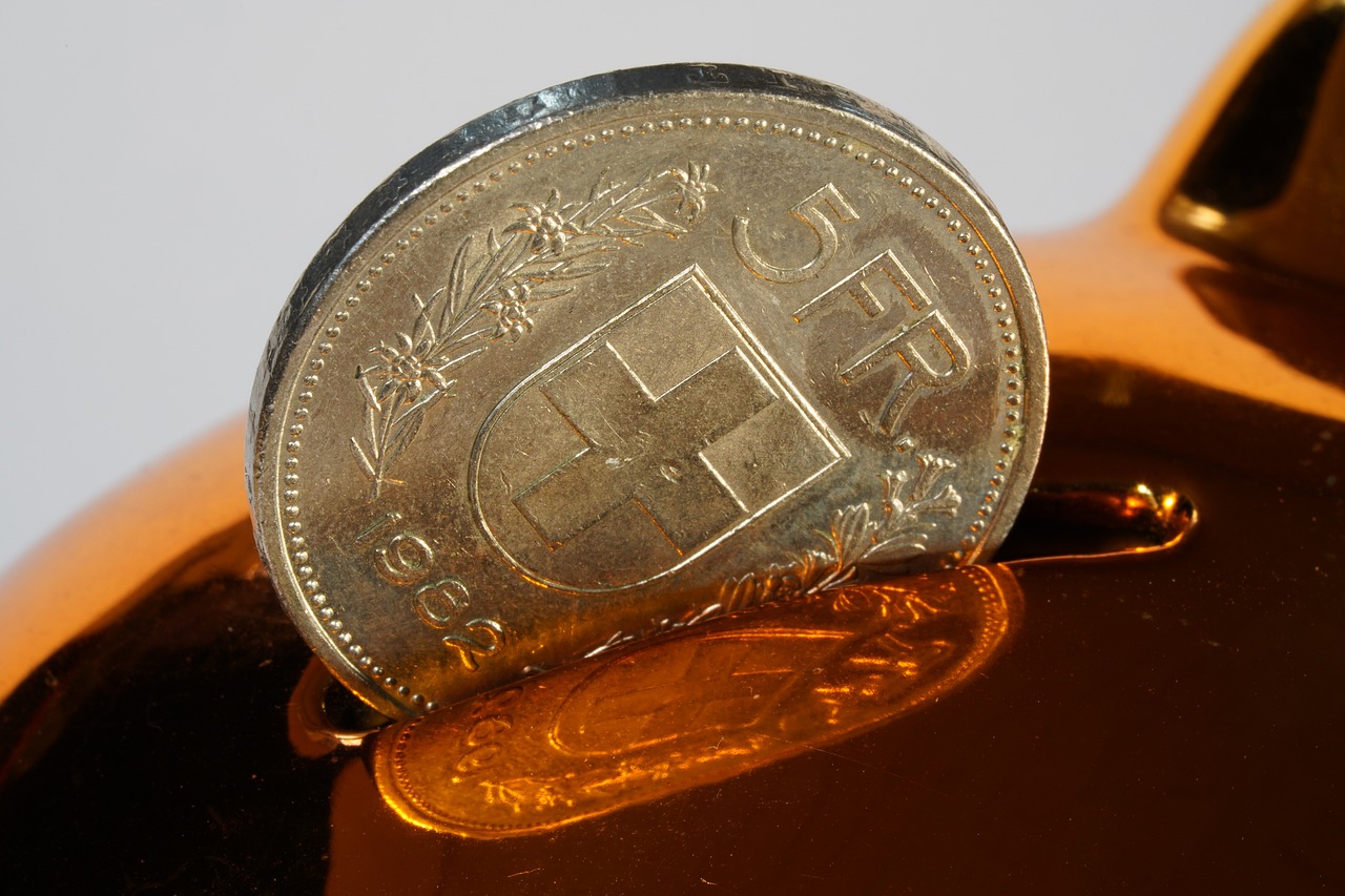 クレカ利用での貯金が口座凍結のリスクを引き起こす理由は？