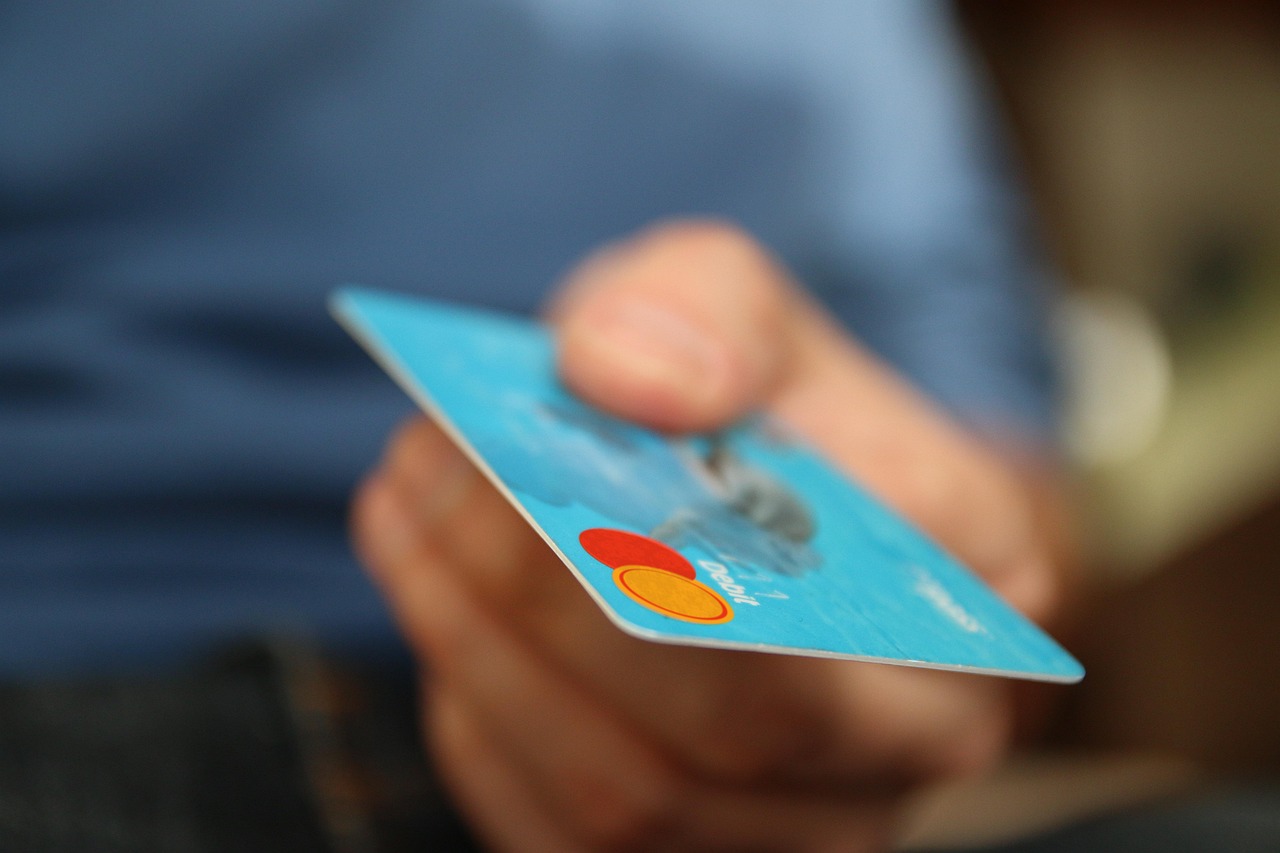 デビットカードとクレジットカードの併用で得られるメリットは？